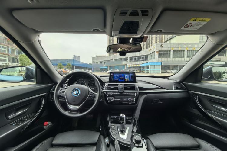 Used BMW 3 Series GT 2018 320i Sport Edition Interior 4