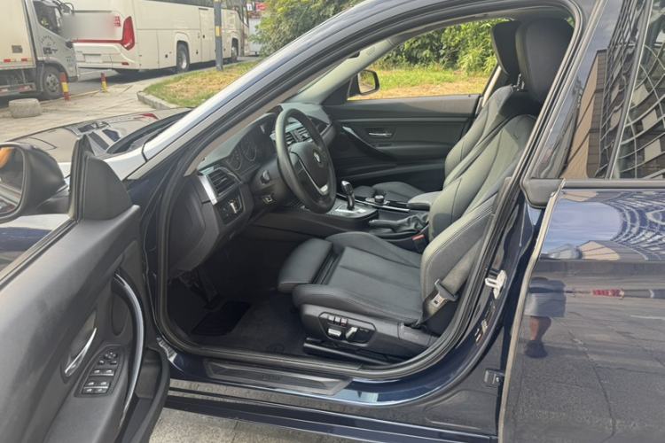 Used BMW 3 Series GT 2018 320i Sport Edition Interior 5