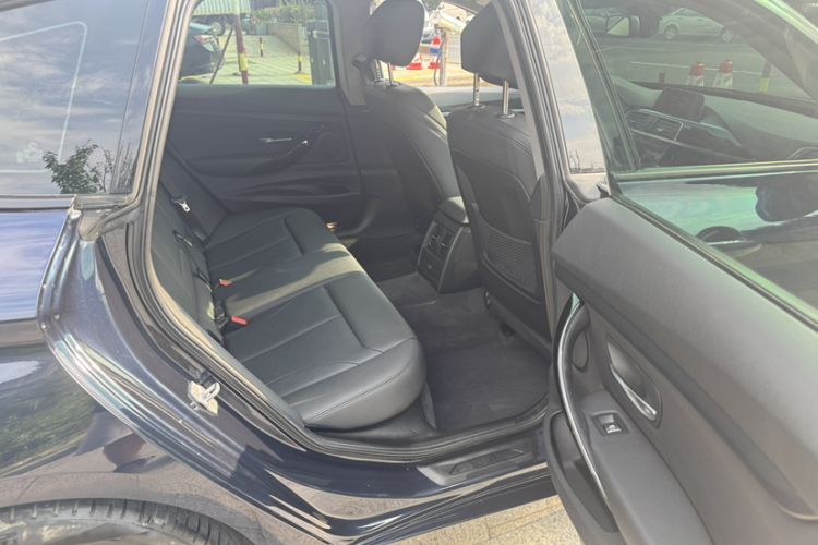 Used BMW 3 Series GT 2018 320i Sport Edition Interior 6