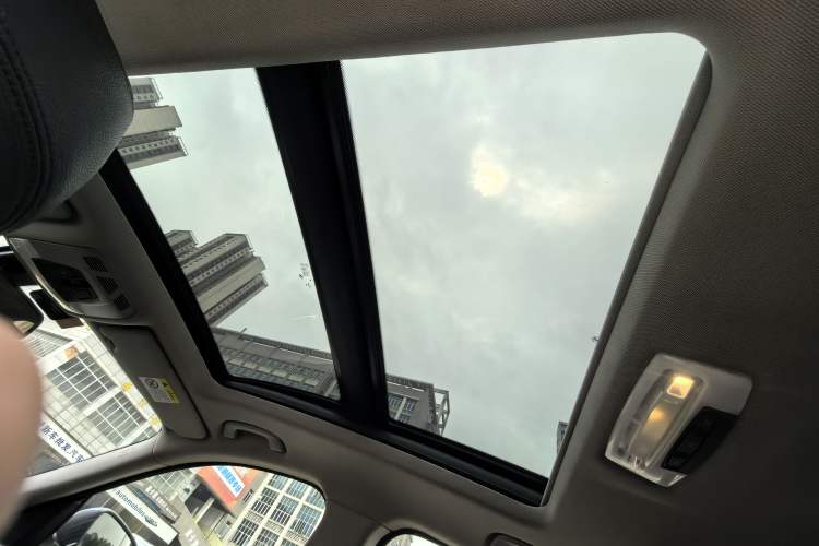 Used BMW 3 Series GT 2018 320i Sport Edition Interior 8