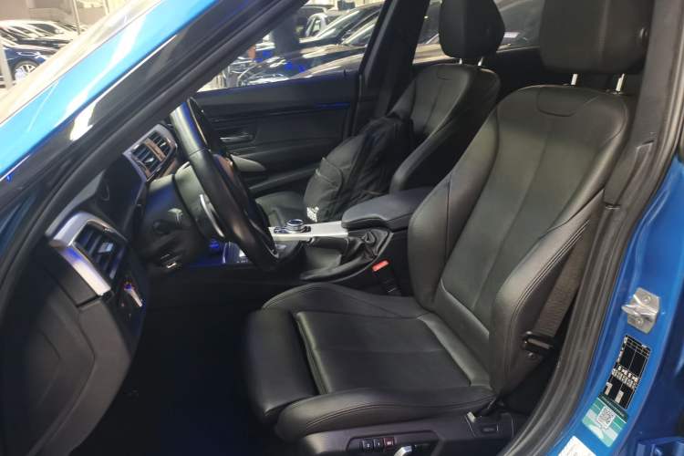 Used BMW 3 Series GT 2018 320i M Sport Edition Left Front Seat