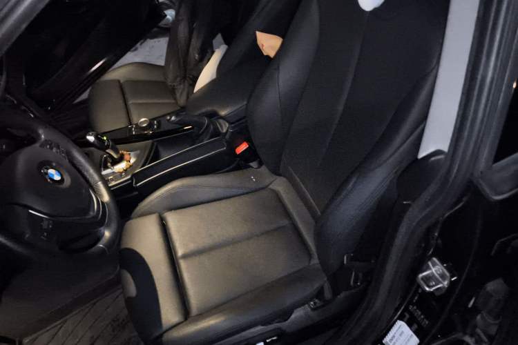 Used BMW 3 Series GT 2018 320i Sport Edition Left Front Seat