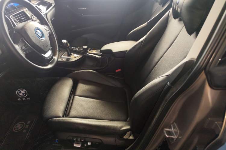 Used BMW 3 Series GT 2018 320i Sport Edition Left Front Seat