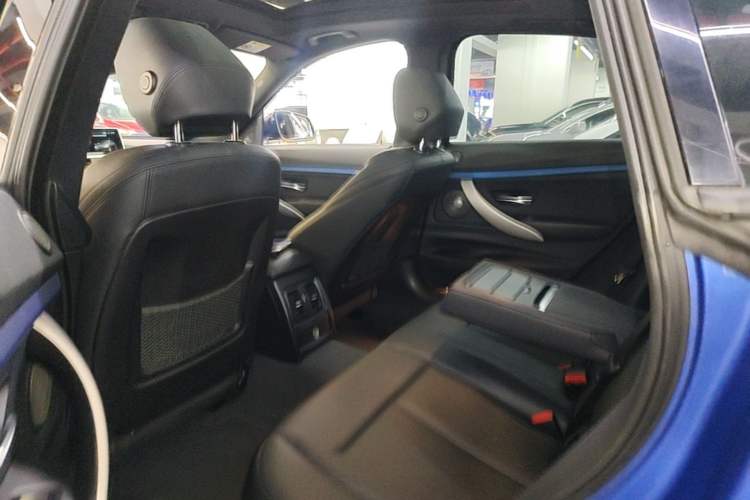 Used BMW 3 Series GT 2018 320i M Sport Edition Left Rear Seat