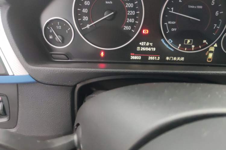 Used BMW 3 Series GT 2018 320i M Sport Edition Odometer Close Up