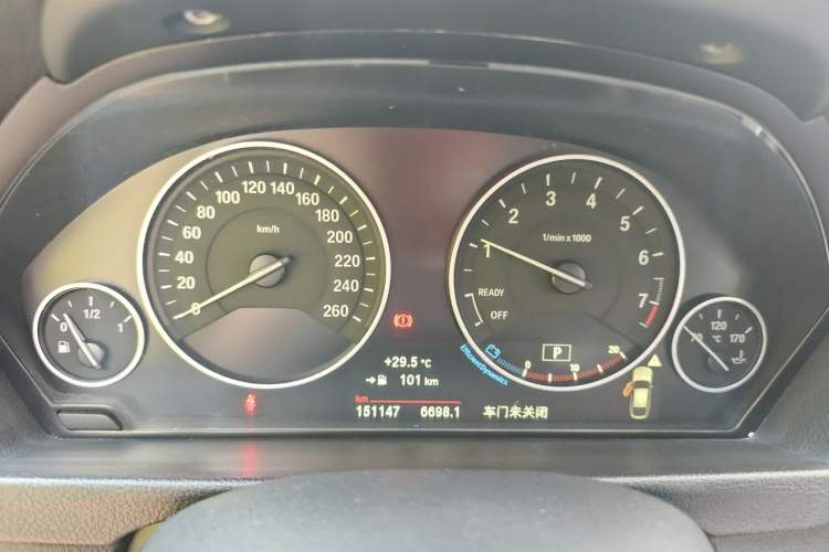 Used BMW 3 Series GT 2018 320i Sport Edition Odometer Close Up