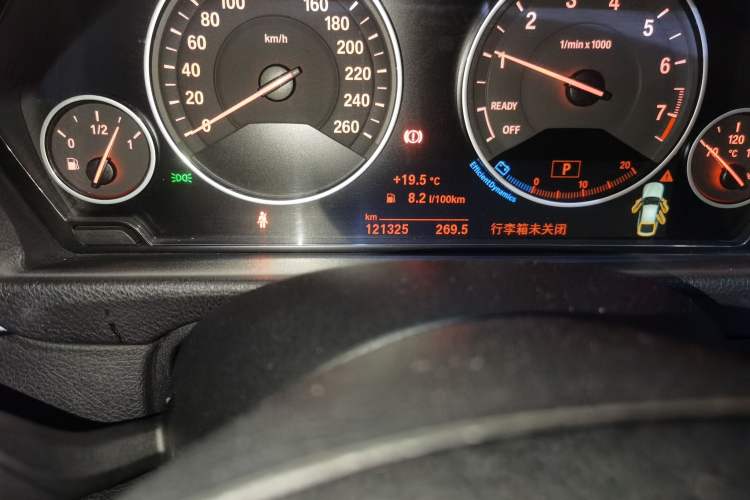 Used BMW 3 Series GT 2018 320i Sport Edition Odometer Close Up