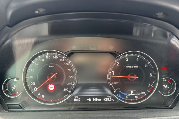 Used BMW 3 Series GT 2018 320i M Sport Edition Odometer Close Up