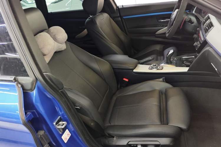 Used BMW 3 Series GT 2018 320i M Sport Edition Right Front Seat