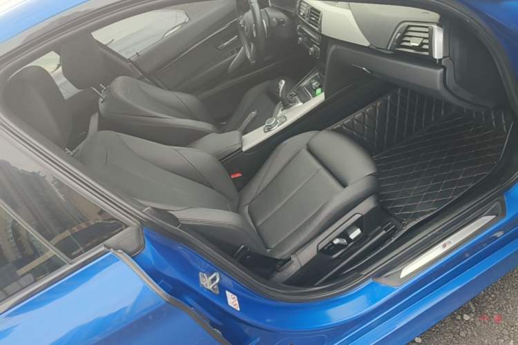 Used BMW 3 Series GT 2018 320i Sport Edition Right Front Seat