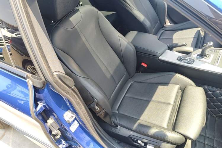 Used BMW 3 Series GT 2018 320i M Sport Edition Right Front Seat