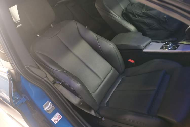 Used BMW 3 Series GT 2018 320i M Sport Edition Right Front Seat