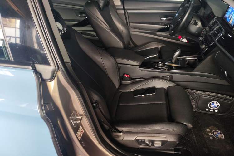 Used BMW 3 Series GT 2018 320i Sport Edition Right Front Seat