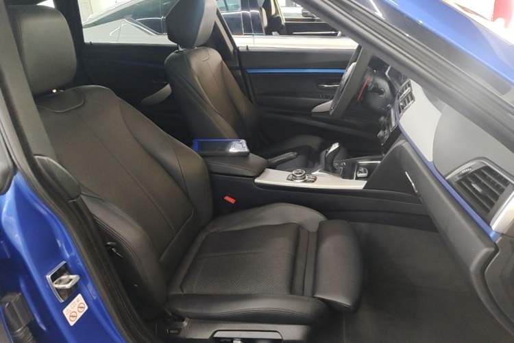 Used BMW 3 Series GT 2018 320i M Sport Edition Right Front Seat