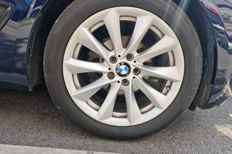 Used BMW 3 Series GT 2018 320i Sport Edition Right Front Wheel Hub