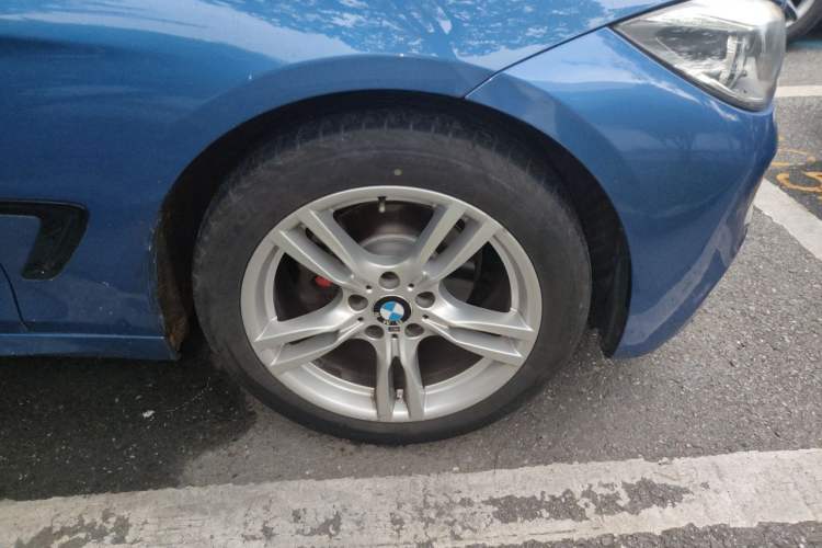 Used BMW 3 Series GT 2018 320i M Sport Edition Right Front Wheel Hub