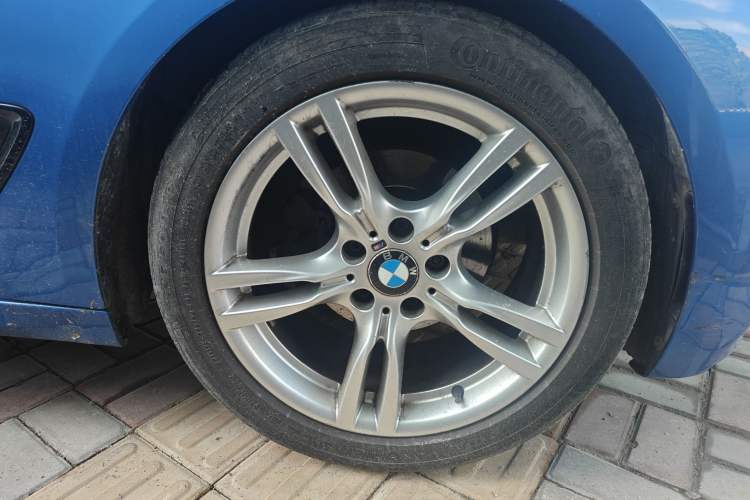 Used BMW 3 Series GT 2018 320i M Sport Edition Right Front Wheel Hub