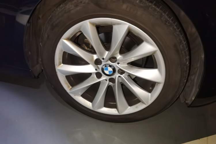 Used BMW 3 Series GT 2018 320i Sport Edition Right Front Wheel Hub