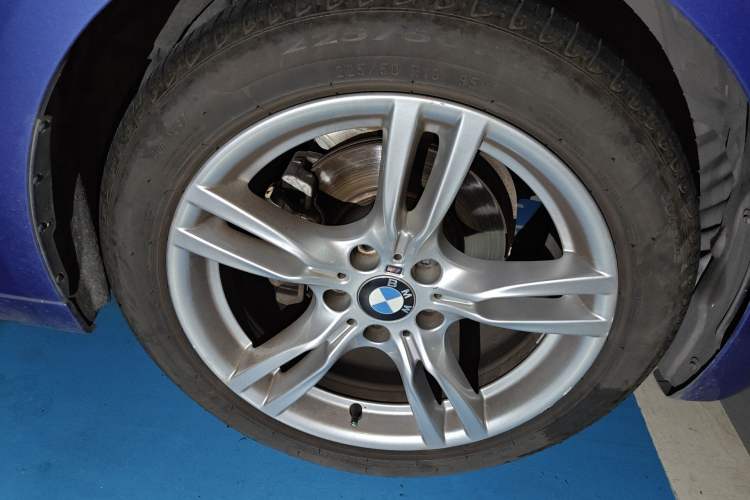 Used BMW 3 Series GT 2018 320i M Sport Edition Right Front Wheel Hub