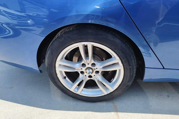 Used BMW 3 Series GT 2018 320i M Sport Edition Right Rear Wheel Hub