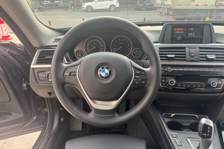 Used BMW 3 Series GT 2018 320i Sport Edition Steering Wheel