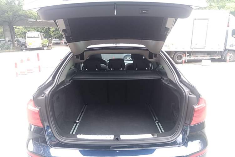Used BMW 3 Series GT 2018 320i Sport Edition Trunk