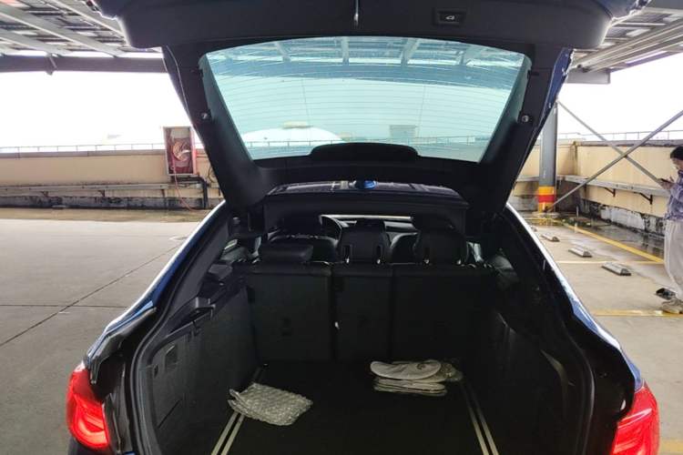 Used BMW 3 Series GT 2018 320i M Sport Edition Trunk