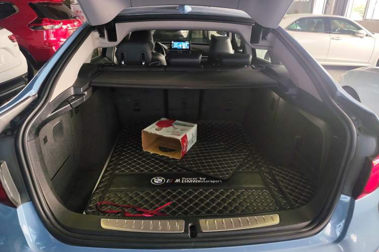 Used BMW 3 Series GT 2018 320i Sport Edition Trunk