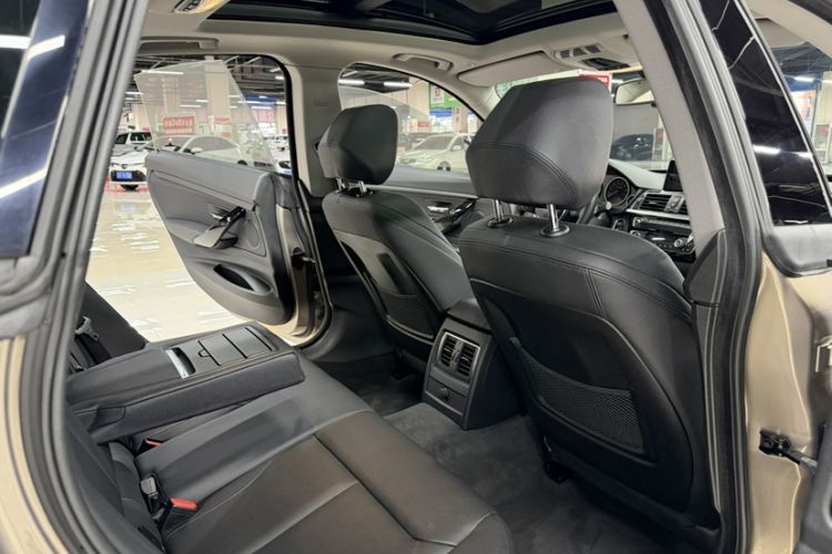 Used BMW 3 Series GT 2018 320i Sport Edition Interior 1