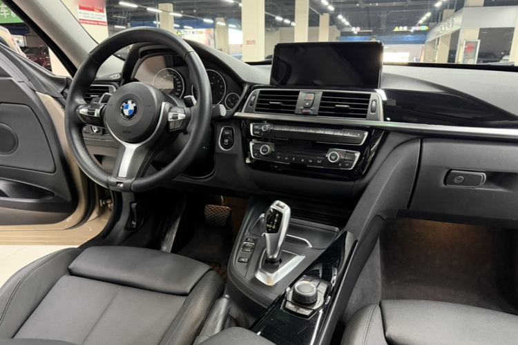 Used BMW 3 Series GT 2018 320i Sport Edition Interior 10