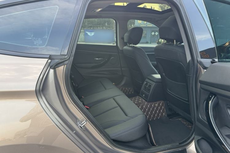 Used BMW 3 Series GT 2018 320i Sport Edition Interior 10