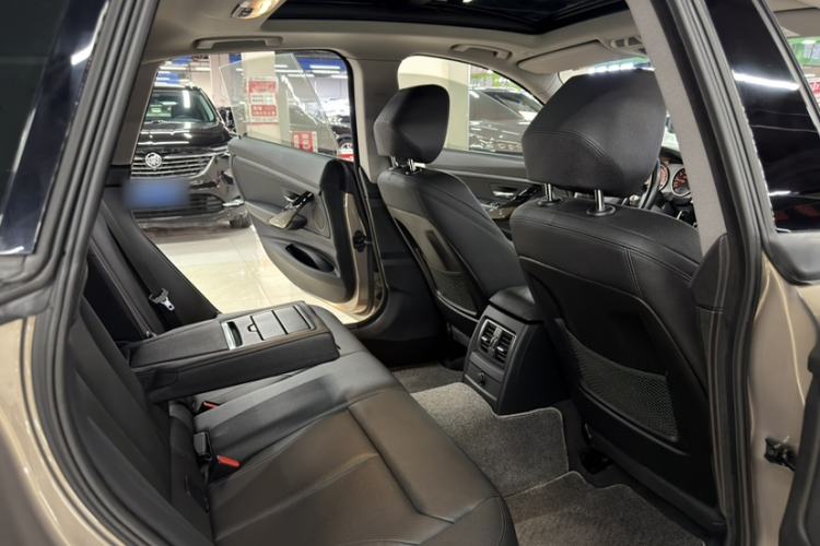 Used BMW 3 Series GT 2018 320i Sport Edition Interior 12