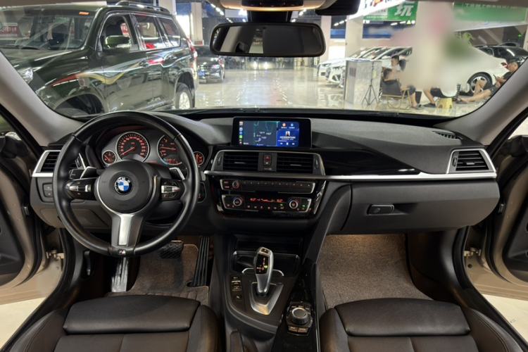 Used BMW 3 Series GT 2018 320i Sport Edition Interior 2