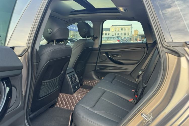 Used BMW 3 Series GT 2018 320i Sport Edition Interior 5