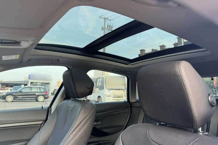 Used BMW 3 Series GT 2018 320i Sport Edition Interior 6