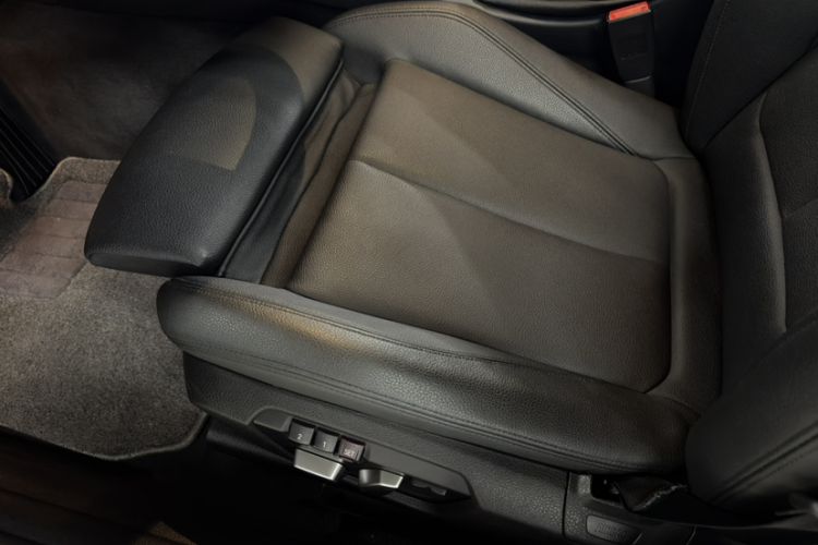 Used BMW 3 Series GT 2018 320i Sport Edition Interior 7