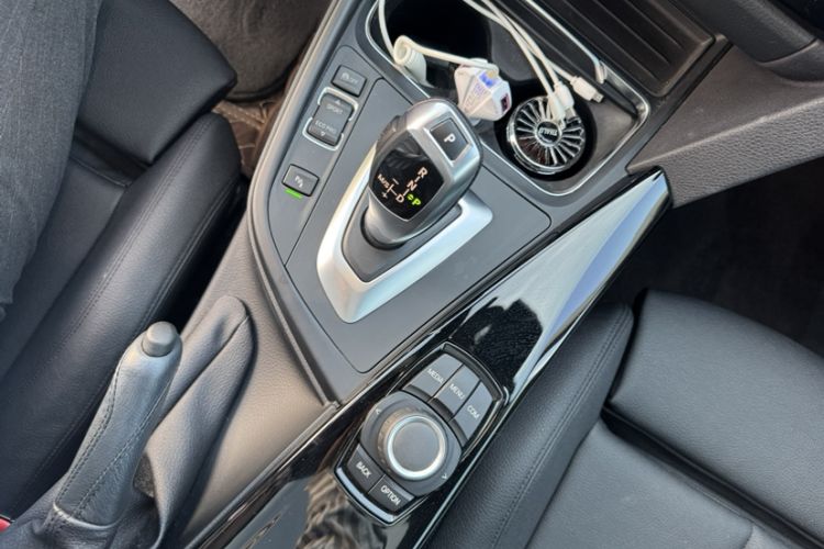 Used BMW 3 Series GT 2018 320i Sport Edition Interior 7