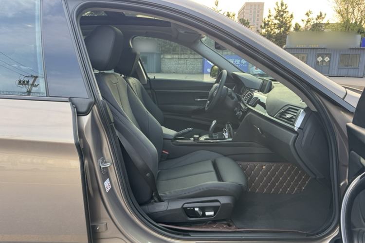 Used BMW 3 Series GT 2018 320i Sport Edition Interior 8