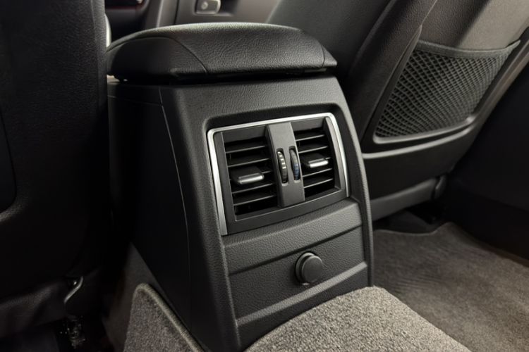 Used BMW 3 Series GT 2018 320i Sport Edition Interior 9