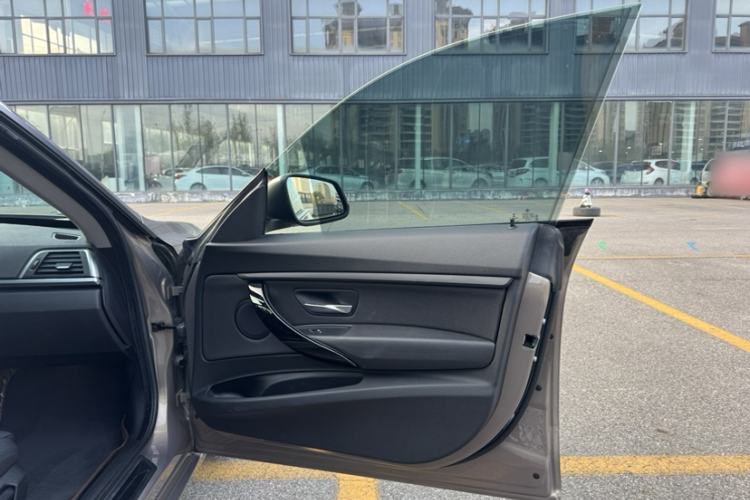 Used BMW 3 Series GT 2018 320i Sport Edition Interior 9