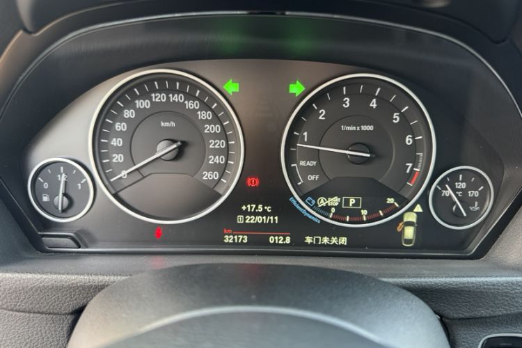 Used BMW 3 Series GT 2018 320i Sport Edition Odometer Close Up