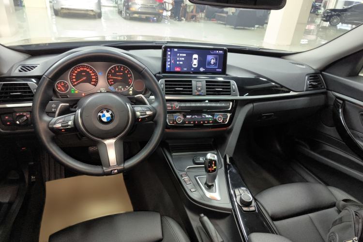 Used BMW 3 Series GT 2018 320i Sport Edition Audio And AC Panel