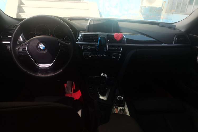 Used BMW 3 Series GT 2018 320i Sport Edition Center Console