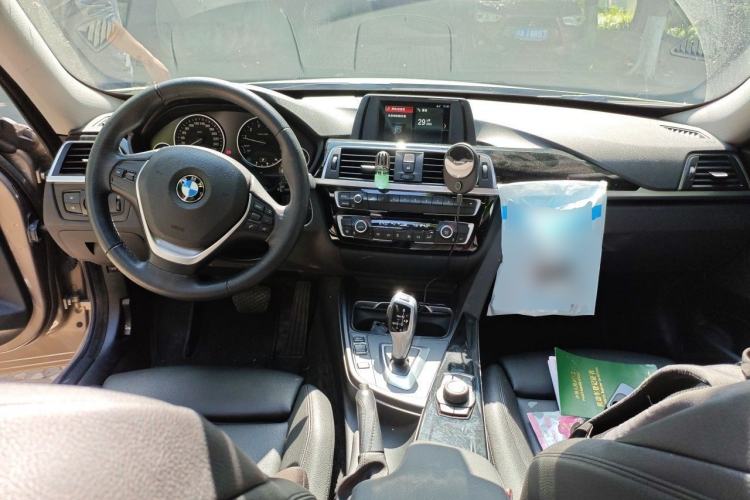 Used BMW 3 Series GT 2018 320i Sport Edition Center Console