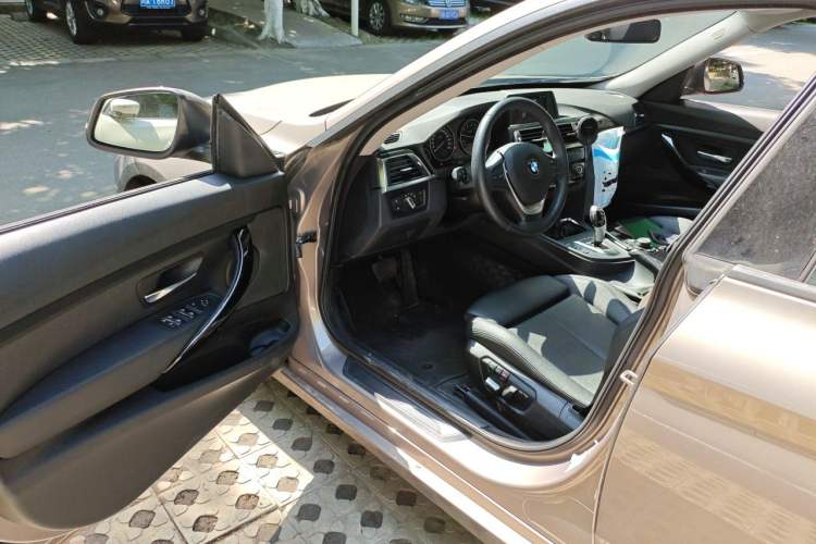Used BMW 3 Series GT 2018 320i Sport Edition Driver Seat