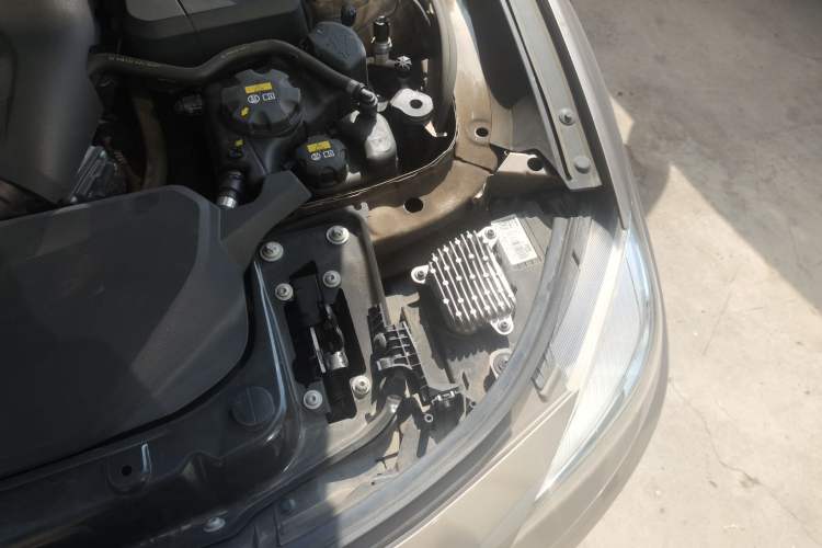 Used BMW 3 Series GT 2018 320i Sport Edition Engine Bay Left