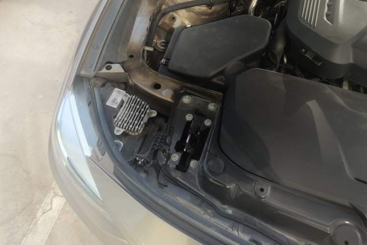 Used BMW 3 Series GT 2018 320i Sport Edition Engine Bay Right