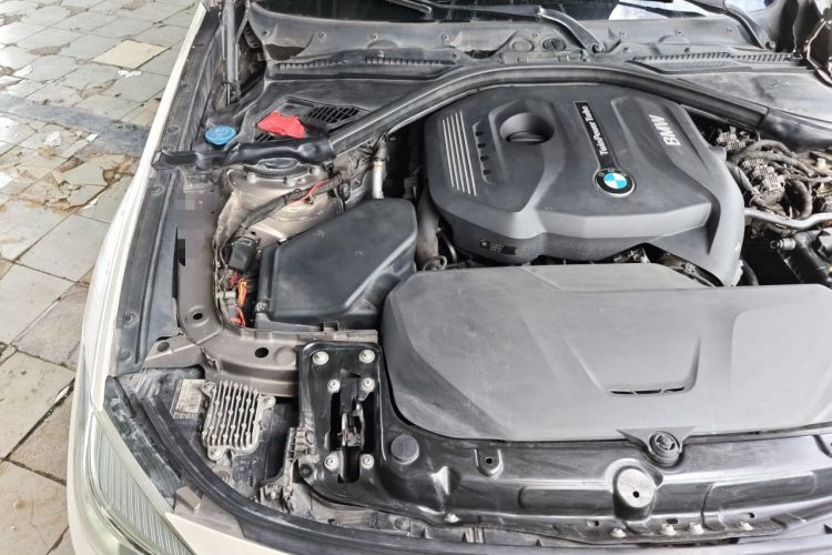 Used BMW 3 Series GT 2018 320i Sport Edition Engine Bay Right