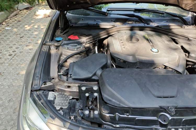 Used BMW 3 Series GT 2018 320i Sport Edition Engine Bay Right