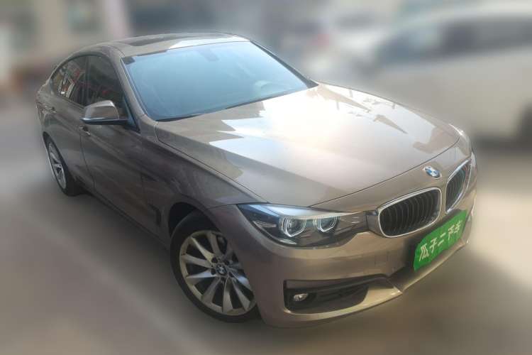 Used BMW 3 Series GT 2018 320i Sport Edition Front Right 45 Deg